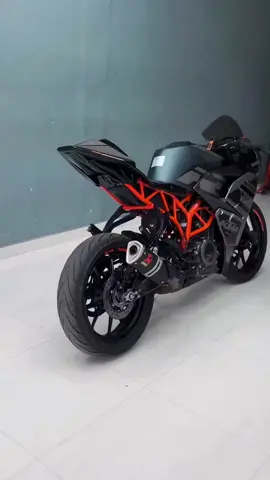 Orange 🏍️✈️🧡 #Viral #biker #motos #pasionporlasmotos #ktmlover #390 #rc #ktmrc390 #veloz #aviondetierra #viral #dosruedas #moto #moteros #tendencia #contenido #rc390 #readytorace 