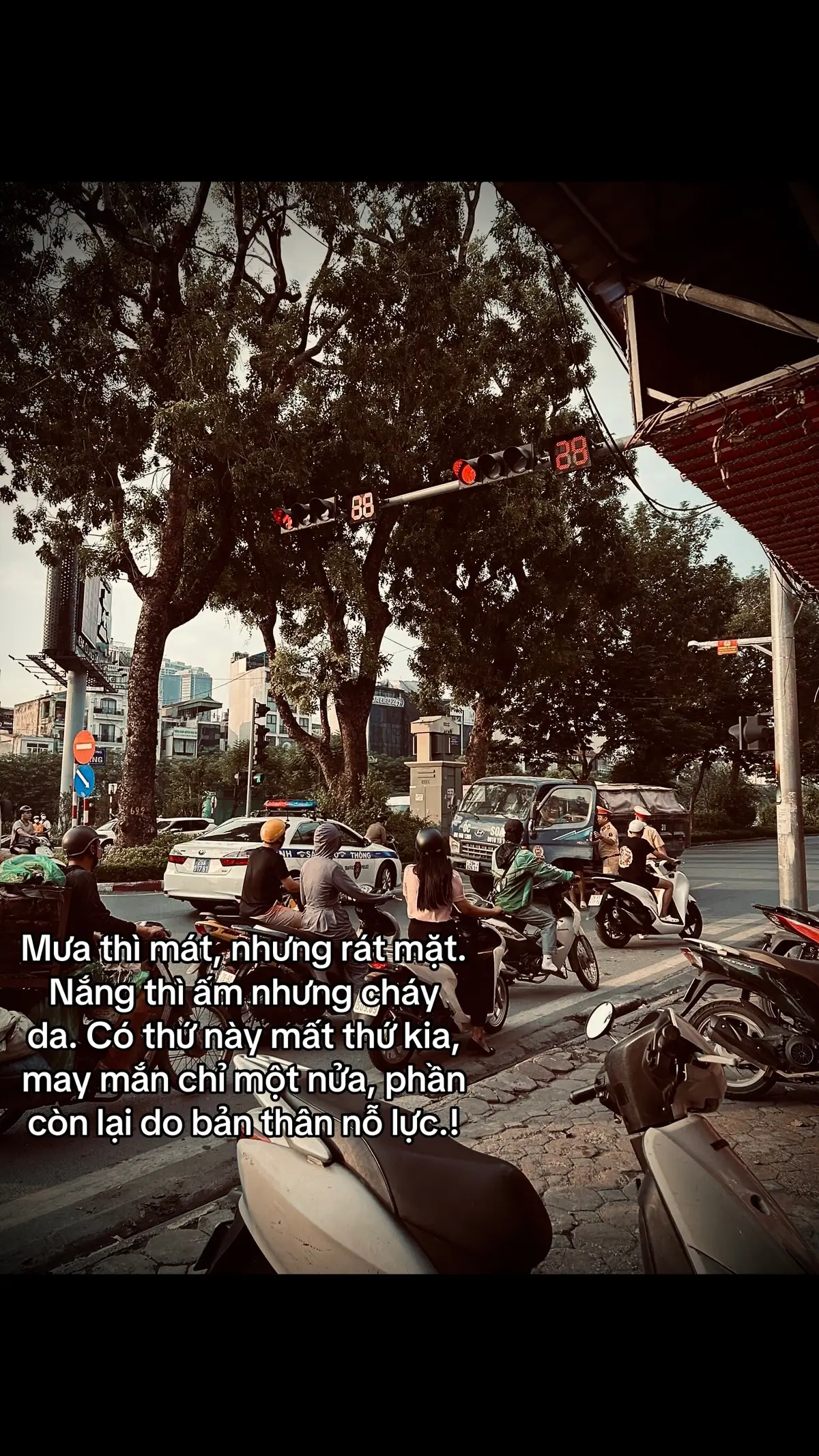 Mưa thì mát, nhưng rát mặt. Nắng thì ấm nhưng cháy da. Có thứ này mất thứ kia, may mắn chỉ một nửa, phần còn lại do bản thân nỗ lực.!#cuocsongthuongngay #tamtrang #đơisống #xuhuongtiktok 