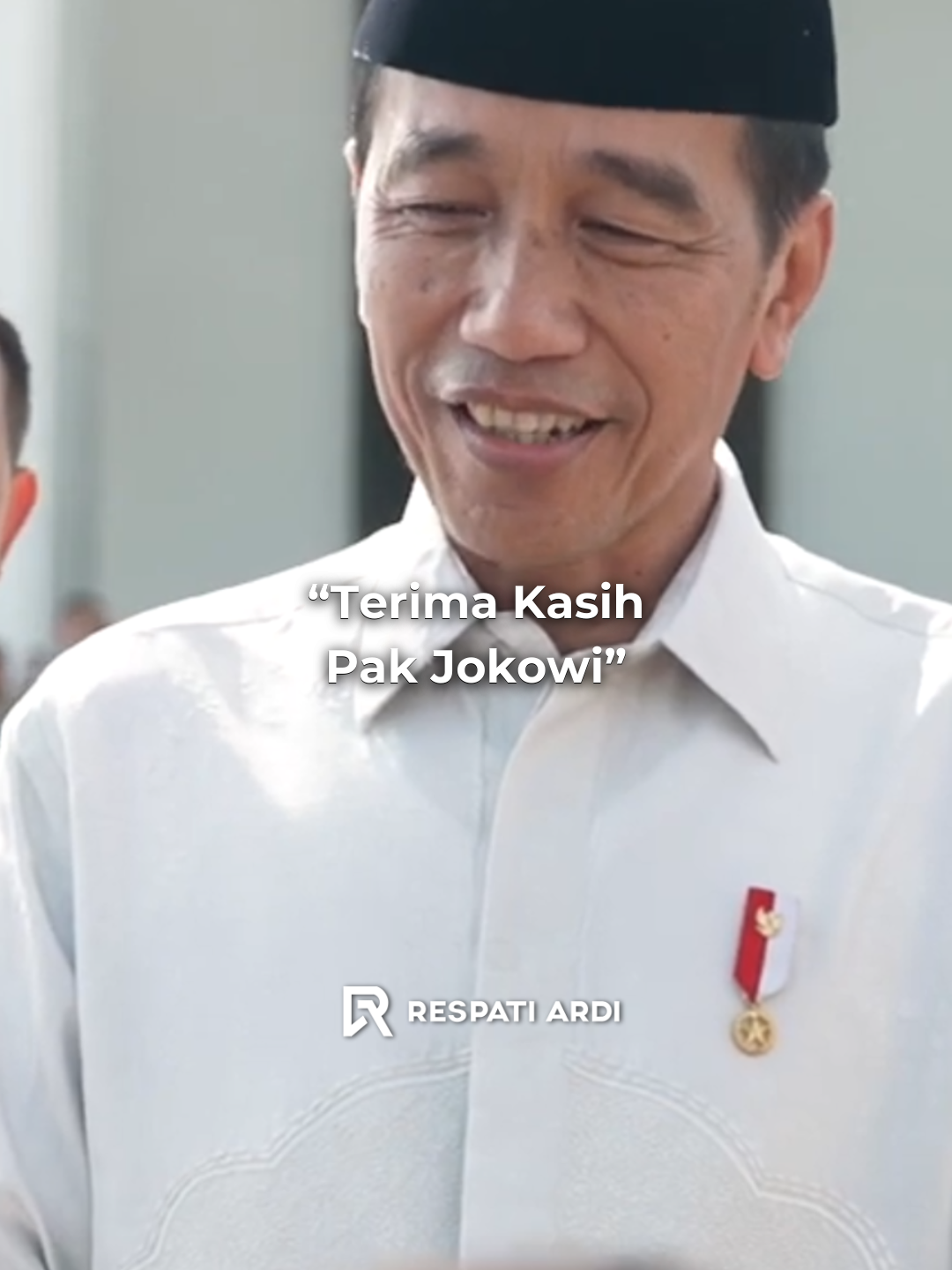 Terima kasih, Bapak Jokowi, atas segala upaya yang telah dilakukan dalam mendorong pembangunan di Indonesia, terutama infrastruktur negara kita yang kian maju dan merata. Keberanian dan komitmen Bapak telah membawa banyak kemajuan, menciptakan akses yang lebih baik untuk masyarakat, dan mendorong pertumbuhan ekonomi yang berkelanjutan. Hari ini, mari kita sambut kedatangan beliau dengan penuh suka cita pada sore nanti. Saatnya menikmati lagi kehidupan #𝘚𝘰𝘭𝘰𝘓𝘪𝘷𝘪𝘯𝘨 yang tenang dan damai ini ya, Pak 🙏😁 Jika diberi kesempatan untuk menyapa beliau, apa yang ingin kamu sampaikan? ✌️ _______ #Respati #RespatiArdi #RespatiAstrid #RespatiAstridPasti #PASTIMelanjutkan #CalonWalikotaSolo #SoloMajuBerkelanjutan #MudaMendunia #PresidenJokowi #Jokowi