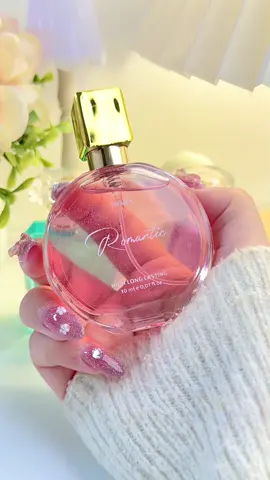 Dvara sparkling series, semua wanginya fresh dan enak bgt. Semuanya aku suka dan favoritku yg 'Loyalty' karna fresh, sweet dan ada hint rose & lily. Shock bgt sm harganya under 50k udh dapat 3 parfum sewangi ini @DVARA #parfum #parfumwanita #perfumecollection #perfumelover #perfumeaddict #honestreview #parfumlokal #dvaraparfume #fyp 