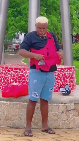 funny torn shirt 😂😂
