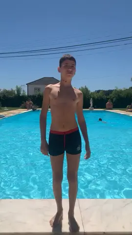 Bom domingo hoje é hora da piscina 