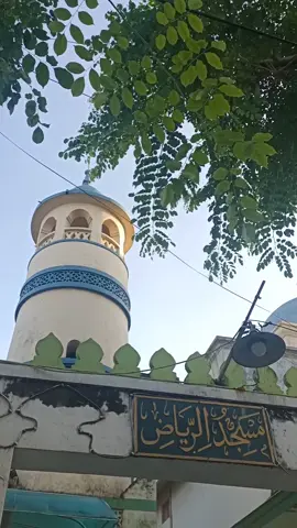 Makam Anak Dan Cucu Habib Ali Al Habsyi Shohibul Maulid Simthudduror di Masjid Riyadh Solo  #haulsolo #haulsolo2024 #haulhabibalialhabsyi #masjidriyadhsolo #maulidsimtuduror 