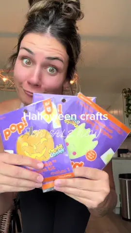 Quick & easy halloween craft ideas for your kiddos from @JOANN ® #halloween #halloweencrafts #kidscrafts 