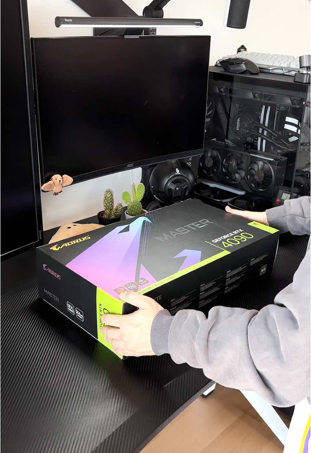 📦 Unboxing the beastly and stunning @NVIDIA GeForce GeForce RTX 4090 @AORUS @GIGABYTE AORUS MASTER. This GPU is made for those who demand nothing but the best - whether you’re gaming at 4K, creating content, or pushing your system to its limits. With features like 24 GB of GDDR6X memory, real-time ray tracing, and AI-driven DLSS 3.0, this card offers next-level performance and visual fidelity. Its powerful cooling system ensures it stays cool even during the most intense gaming sessions. If you’re serious about performance and future-proofing your build, this is the upgrade you need! What do you think about the RTX 4090 graphics card? Let us know below. #pc #pcbuild #pcsetup #gamingpc #Tech #computer #gpu #graphicscard #aorus #gigabyte #nvidia #geforce