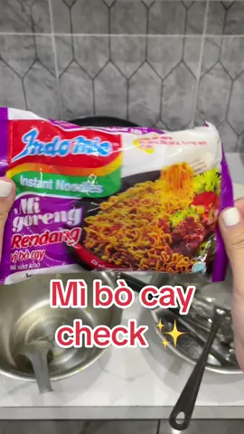 Trước thích vị cay nồng giờ thích thêm bò cay 😋✨ #mìtrộn #indomie #khởinghiệp #takeaway 