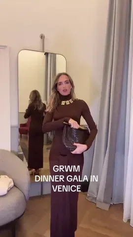 #grwm vi mostro il look che ho indossato per una cena/vernissage a Venezia #grwmvernissage #vernissage #grwmvenezia #grwmroutine #grwmfashion #fashiontiktok #fitcheckgirl #fitcheckbrowndress #fashionfitcheck #bottegavenetabag #bottegaveneta #sardinebag #bottegasardine #blondehair #blondiegirl #grwmfw 