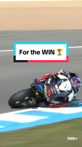 An overtake worthy of winning the race 🏆 #SpanishWorldSBK 🇪🇸 #WorldSBK #motorcycle #Motorsport #racing 