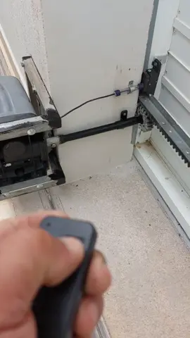 Automação de portão que corre por fora