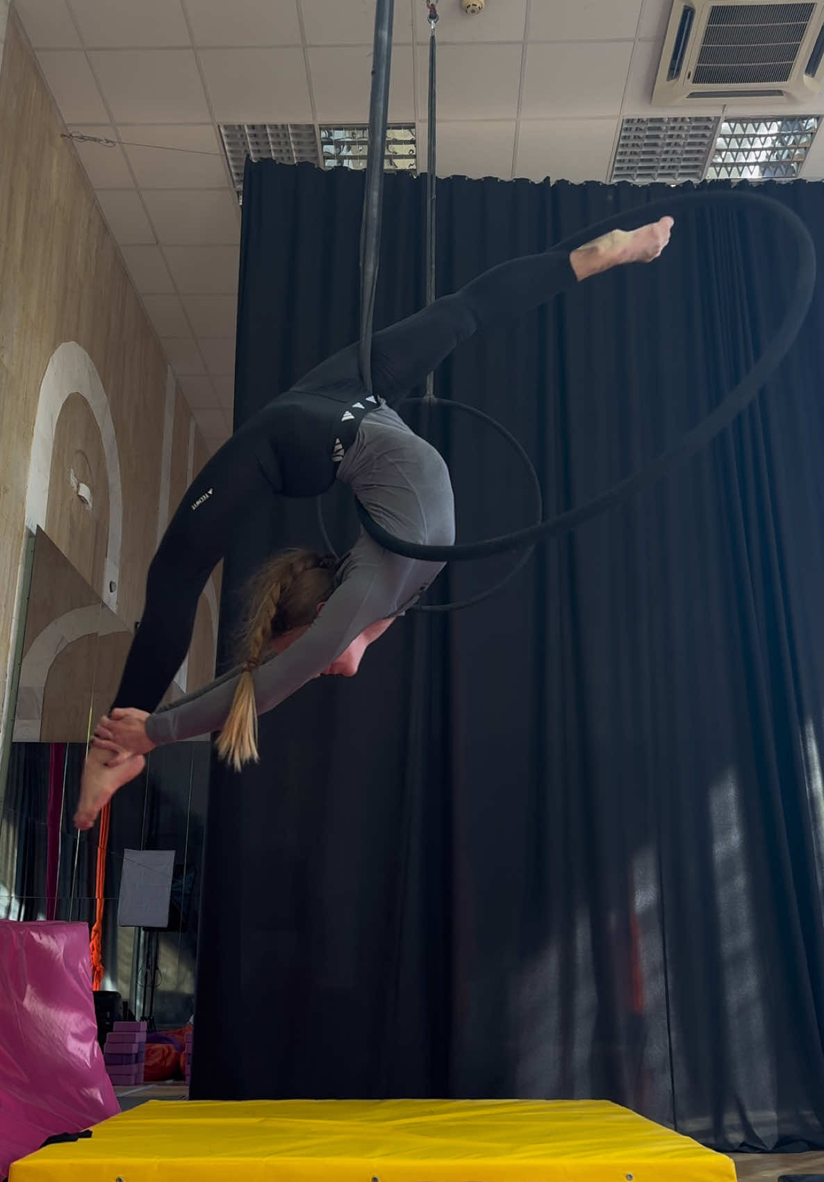 #aerialhoop #повітрянекільце #воздушноекольцо #aerialhooptricks #aerialsports 