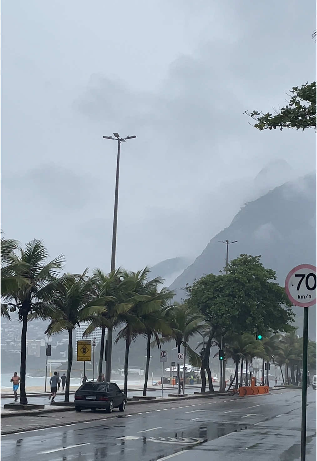 Leblon 🌧️ #foryoupage #riodejaneiro #leblon