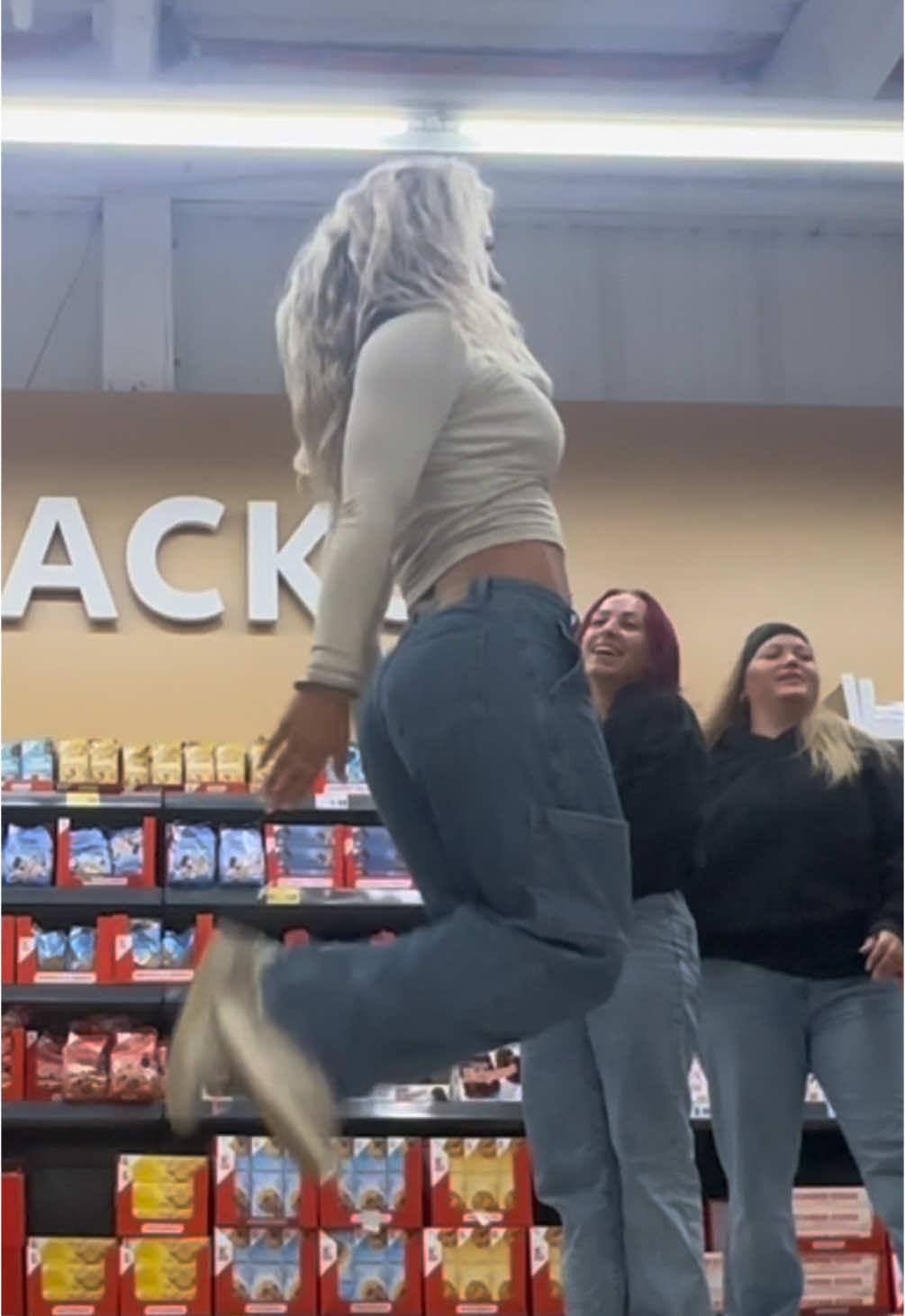 Ein paar BTS von unserem letzten Training. 🤣🛒 #lockigflockig #bronxsistas 