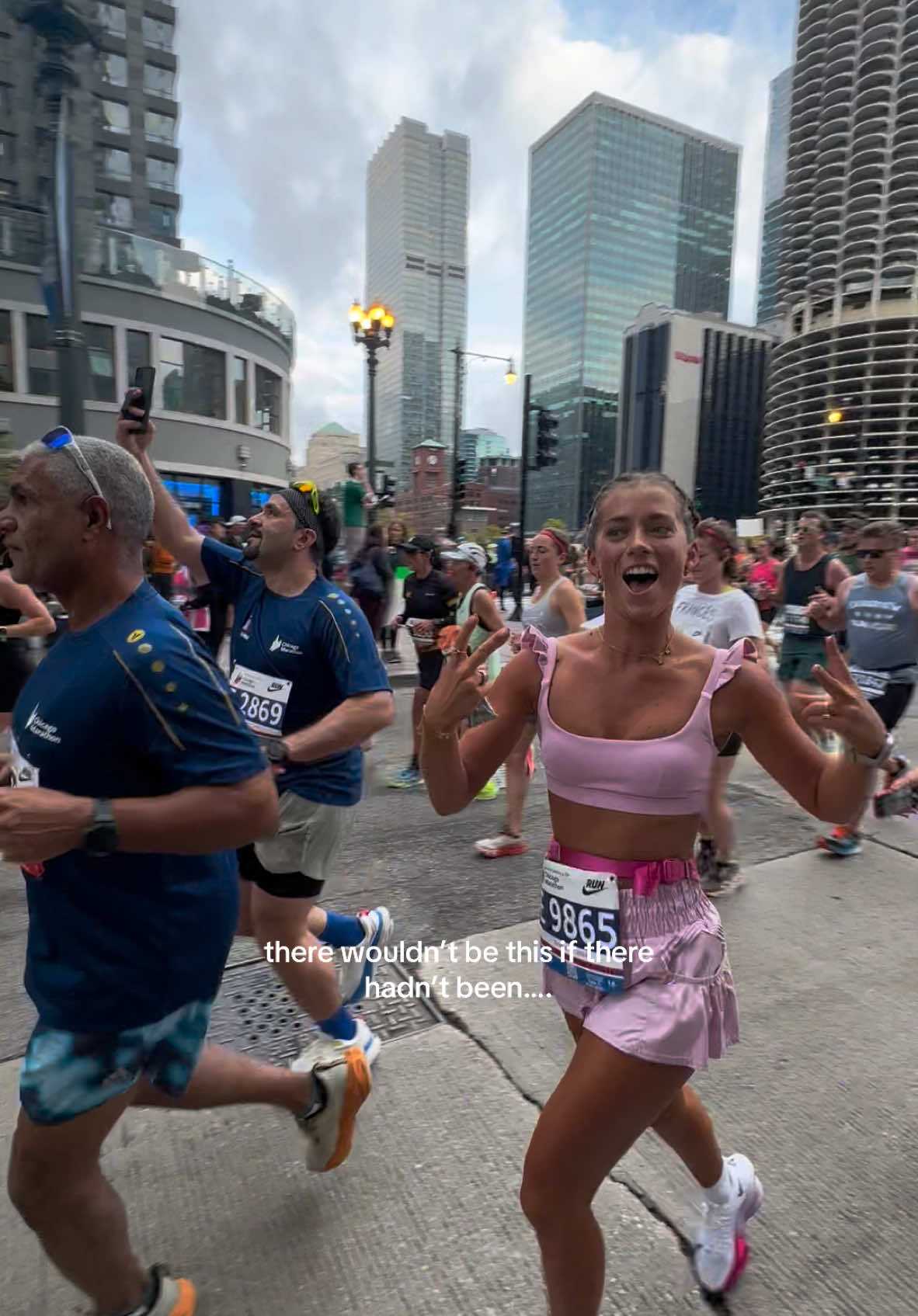 injuries can be SO tough and sometimes it can feel like you’re never going to get better. i definitely felt so defeated, but i quickly changed my mindset, started doing the things that my body allowed me to do (swim & bike) and i was able to recover from my hip injury and get back to doing what i love🩷 #chicagomarathon #marathonrunner #chicago #Runner #raceday #worldmajormarathon 