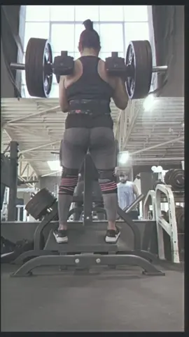 keeps getting stronger #hotwife #over40mom #lightweight #womenwholift #proudhusband #momswholift 
