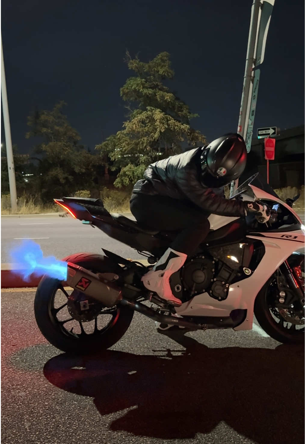 2am relaxation #yamaha #yamahar1 #nitecore