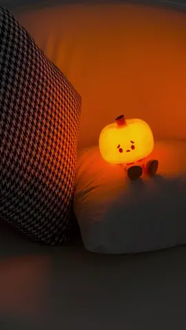 Sad Mr. Pumpkin for halloween…🥺🥺🎃🎃#halloween2024 #pumpkin #cute #viralvideo #gift #giftideas #foryoupage❤️❤️ #lamp #tiktokshop 