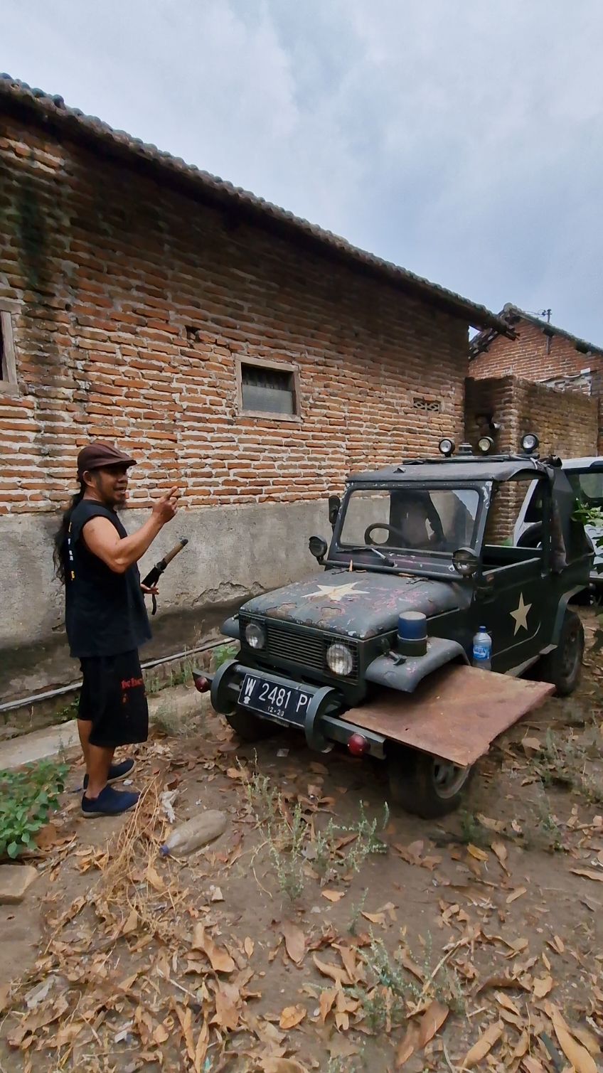 Membalas @ayumigreenapple yang kemarin minta di spill kan jeep nya om.... ini ni ada jeep HARTINI (hartopmini)👍😄.... . . . #rongsokberkelas #mobilmurah #classicasik🤟🏻✨ #mojosari #salamaclclassicgarage #aclclassic #fypppppll #fyyypppppppppppppp #fypシ #hartop #hartop4×4 #hartopmini 