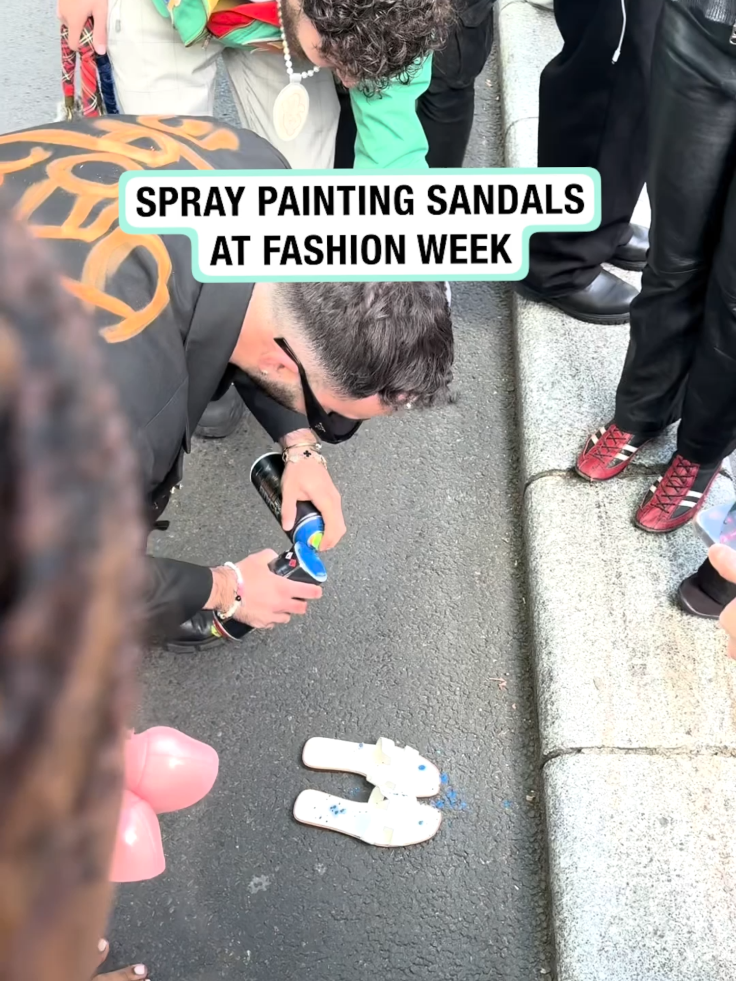 Would you let someone spray paint your shoes? 🤔 (🎥: @1tsemre) #fashionweek #sandals #spraypaint #fashion #spraypaint