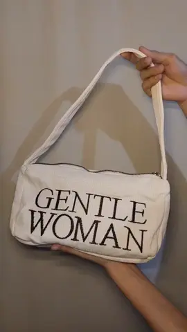 The bag that goes with everything 🔥 Timeless and trendy in one! 🖤 #GentleWomanBag #BaguetteBag #effortlessstyle #Gentlewoman  #chicessentials #fashionfave 