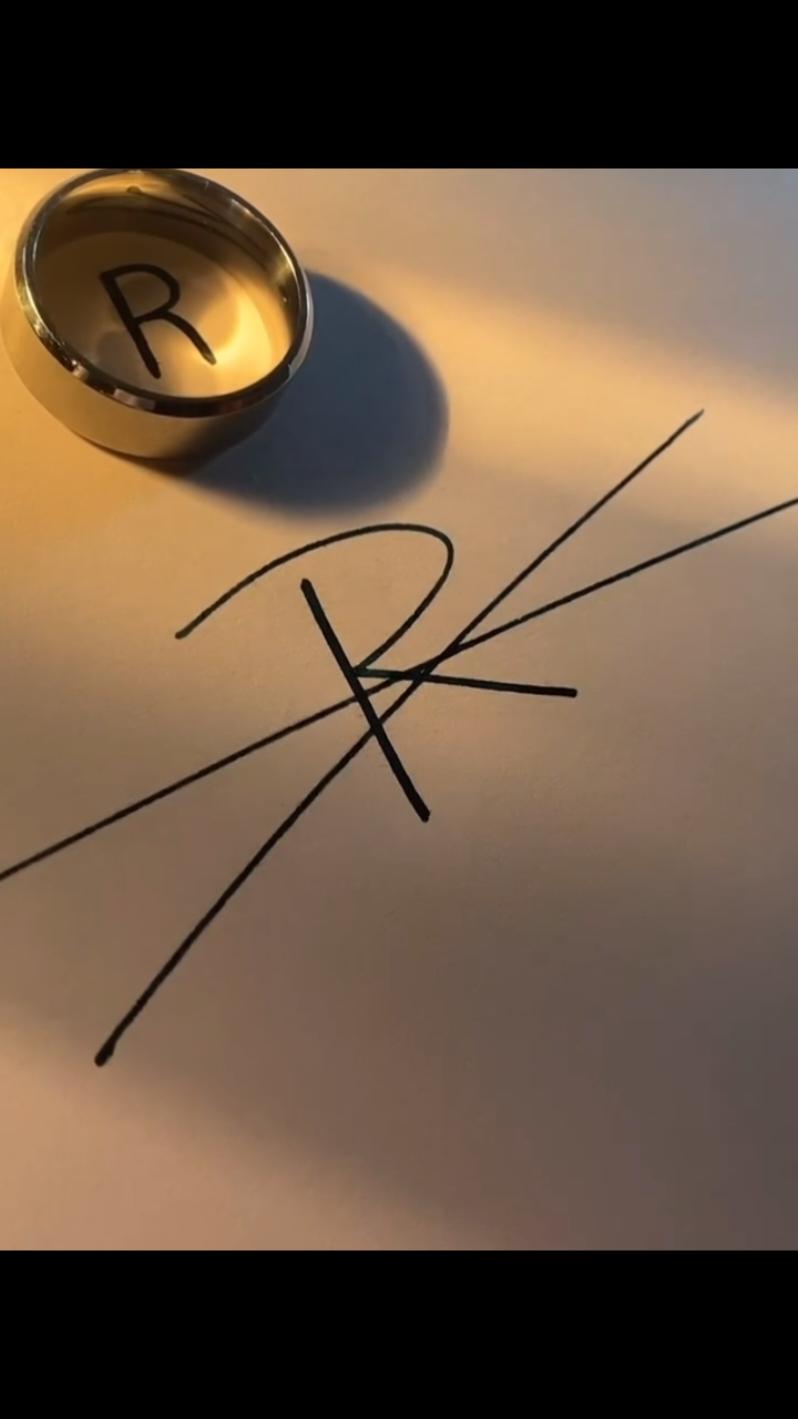 Antwort auf @rainzenileglimer5 How to sign the letter R?  #signature #signatureideas #foryoupageeee #R 