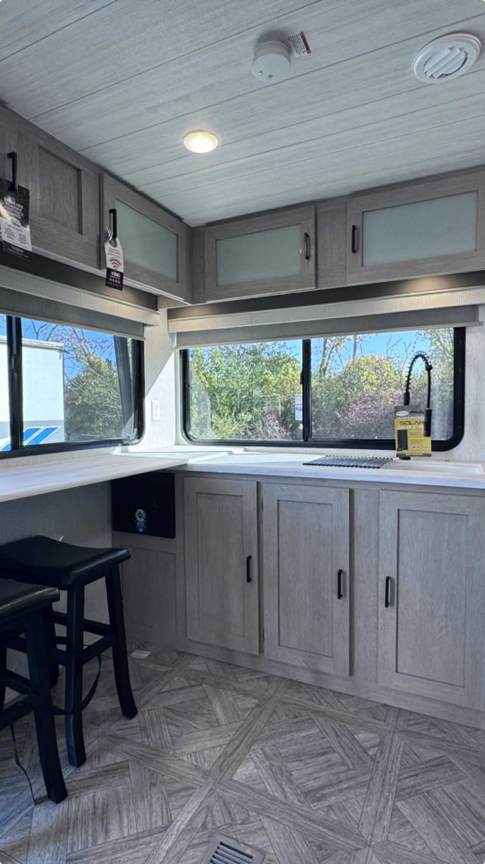 🌎 Wrap Around Bar // Desk 🌎 2024 Salem Platinum 22FT Rear Kitchen!  Weighs 5,928Lbs.    Sleeps 3-4 Was $45,866!    Now Only $29,990! Total Savings $15,876!    $320 A Month!  Power Awning  On Demand Hot Water Tank  Fireplace W/ Heat  Hidden Pantry  Sectional Sofa W/ Removable Table Electric Tilt King Size Bed Solar Panel  Dimmer Switch  12V Fridge  Quick Drop Jacks  Laundry Chute  Arched Wall Dry Erase Board  Heated & Enclosed Underbelly  Big Windows that open  Delivery Available 🇺🇸 (313)221-0064 Click the link to watch the walk around video below ⬇️  https://www.facebook.com/share/v/WfnDFb9k8UF7EABS/?mibextid=I6gGtw