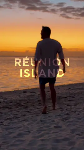 🇷🇪 Située dans l'archipel des Mascareignes, l'île de La Réunion est un département d'outre-mer français qui offre aux voyageurs  un dépaysement total en les transportant dans cette île tropicale de l'océan Indien. 🌴 Carrefour des civilisations africaines, asiatiques et européennes, l'île de La Réunion est un véritable melting-pot de cultures.👥 #iledelareunion974🇷🇪 #reunionisland #lareunion974🇷🇪 #974 #travel #france