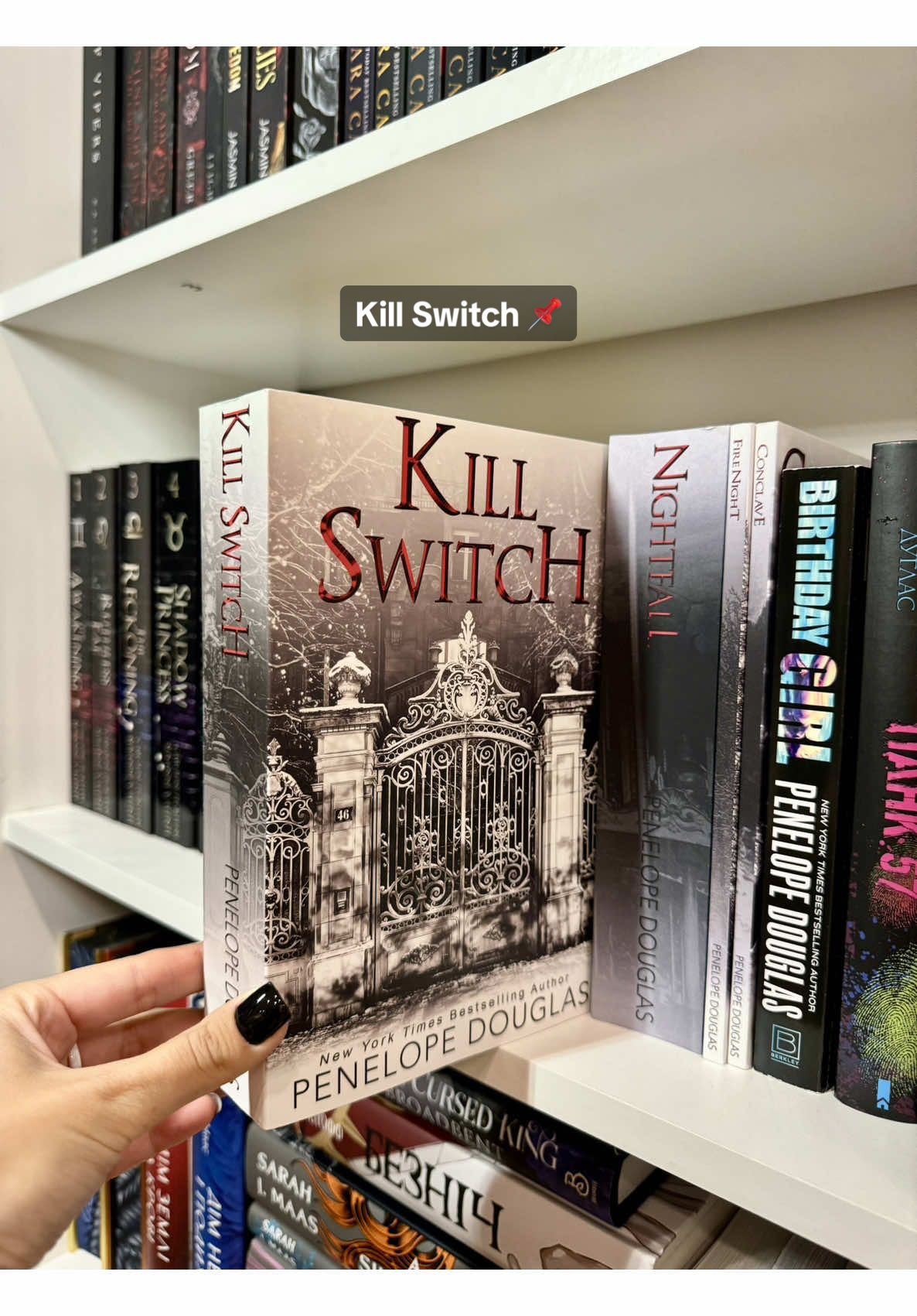 Everytime I close my eyes 📖🖤 #BookTok #reading #books #fiction #favouritebooks #killswitch #damontorrance #penelopedouglas #devilsnightseries #darkromance #bookrecs #bookcommunity #fypage 