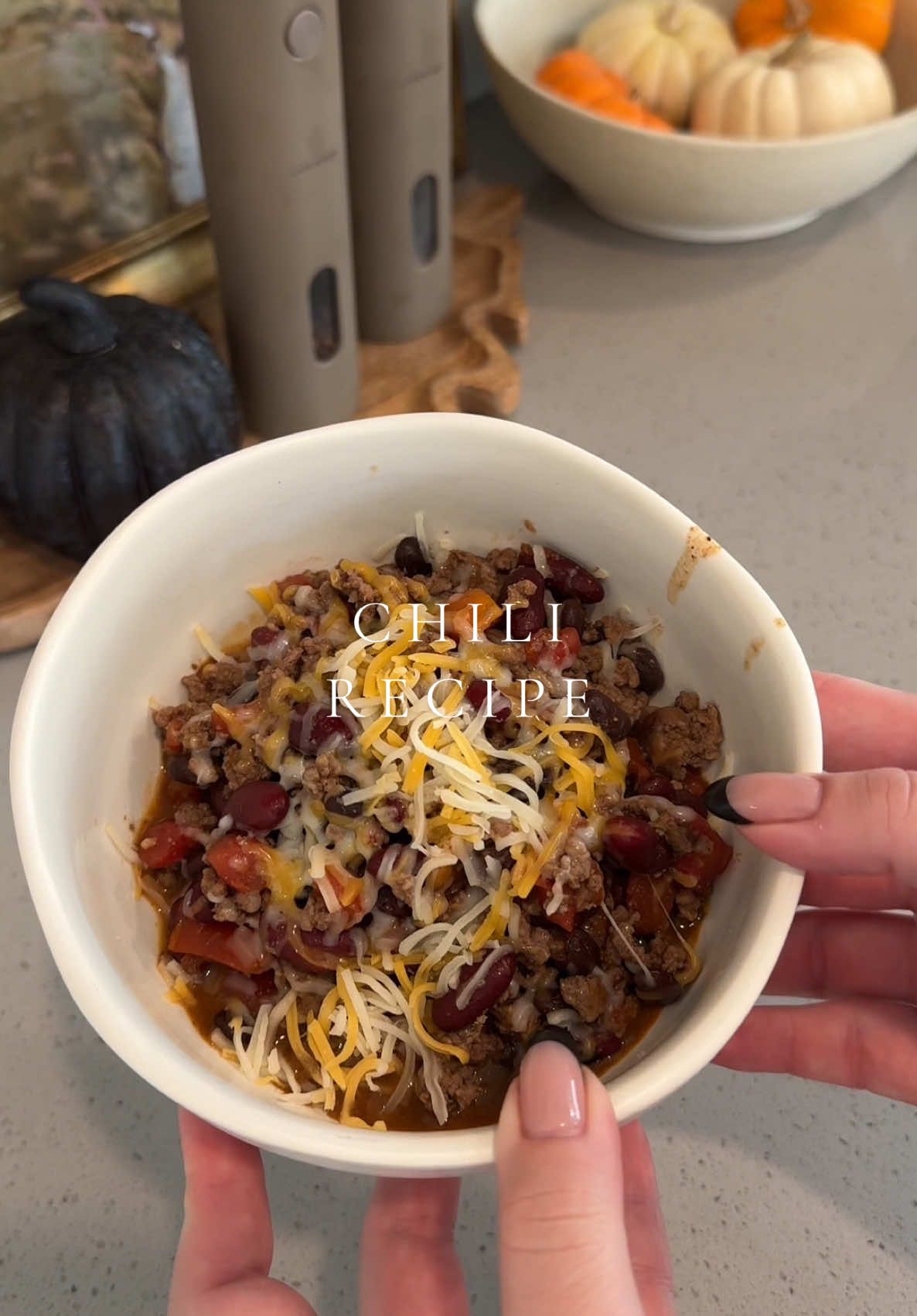 its chili season!! RECIPE BELOW (gluten free): - 1 tbsp olive oil - 1/2 cup red onion - 2 cloves garlic, minced - 1 lb ground beef - 15 oz can chili beans, do not drain - 10 oz can diced tomatoes with green chilies, do not drain - 2 tbsp chili seasoning, the recipe has a gluten free one to follow I didn’t follow the recipe exactly, I used the ingredients I had😊  #asmr #asmrsounds #aesthetic #satisfying #Home #cooking #cook #chili #fall #Recipe #dinner #fyp 