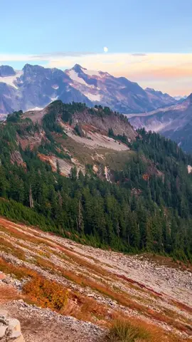 Last evening up at Artist Point before the road closed for the season 😭🥺 #washington #wa #washingtonstate #pnw #pnwlife #fall #sky #sunset #sunsetlover #goldenhour #hike #hiketok #hikersoftiktok #travel #traveltiktok #traveltok #mountain #moon #trail #autumn #autumnaesthetic 