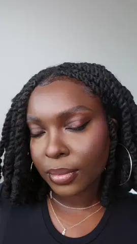 Love how my makeup came out!!😍 But not I forgot to record me putting on primer and doing my brows lol! I have a full tutorial of my everyday makeup routine on my youtube channel! Link is in my bio!!  @e.l.f. Cosmetics power grip primer  Rem beauty under eye balm  Elf Brow gel @Morphe Cosmetics brow powder- Java  Elf hydrating camo concealer  @NARS Cosmetics natural radiant longwear foundation  @Juvia’s Place place blush- sweet berries  Morphe bake and set powder - translucent  @@Fenty Beautycontour stick  Juvias place bronzed palette- deep dark  @@Black Radiancefinishing powder  @@Makeup Revolutionsuper fix super holding misting spray  Fenty Beauty Mascara  Juvias place luxe liner- brownie  Fenty beauty gloss bomb- hot chocolate  Morphe drip glass gloss- peach polished  ##subscribe##youtuber##jaychanelle##jaychanellebeauty##fypシ##makueproutine##grwmroutine##makeup##blackgirlmakeup##nars##elf##rembeauty##juviasplace##morphe