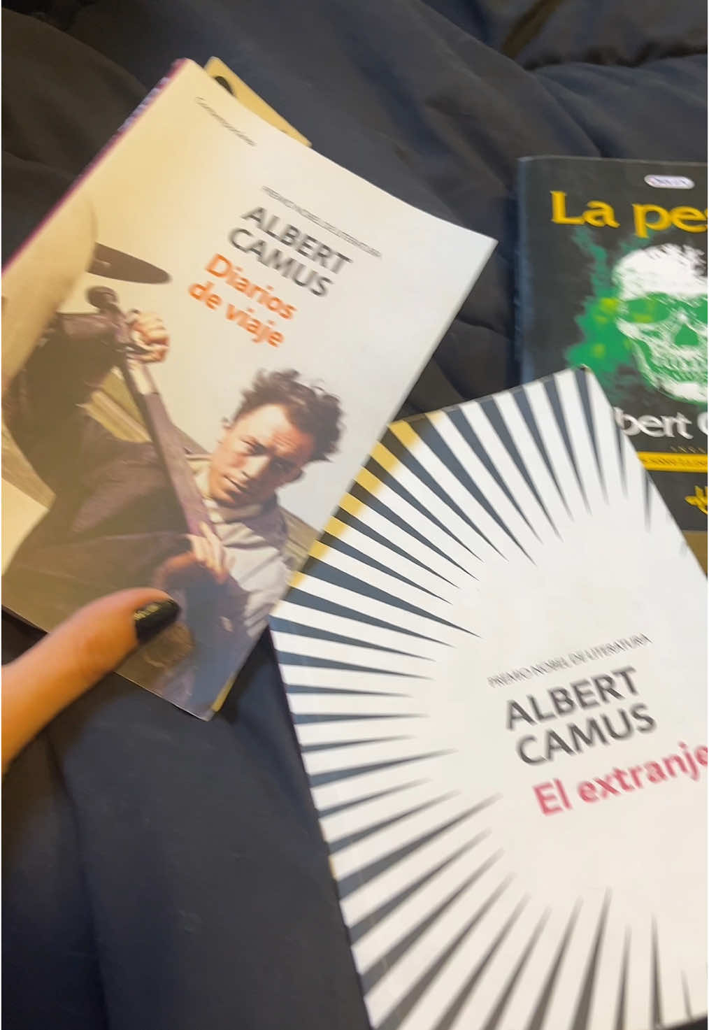 me obsesione con camus ok???? Es un evento canonico no me juzgen  #books #BookTok #fyp #paratii #libros #albertcamus #camus #elextranjero #lapeste #elmitodesisifo #lamuertefeliz #filosofia 