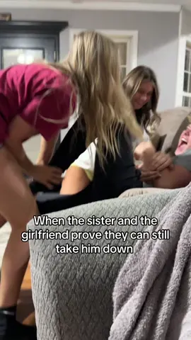 Never a dull moment with them 😅🤣 #momtok #livingtheleelife #makingmemories #raisingteens #ticklechallenge  