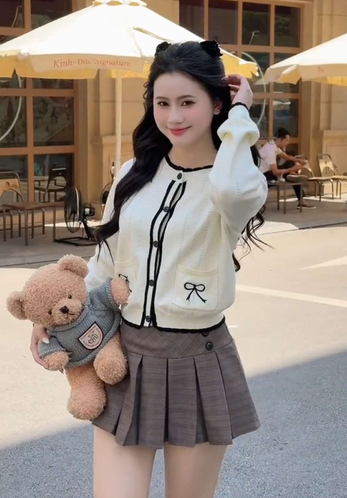 Thu đến rồi hoa đã dần nhạt phai 🍂  #deliz #bydeliz #cardigan #aolennu #fashion #xuhuong #viral #aokhoaclen #cdg 