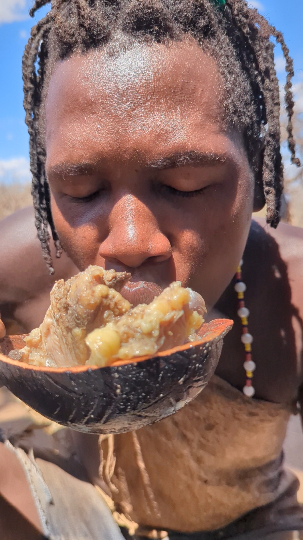 that's,,,😯 awesome Food😋 Hadzabe tribe Family Eating breakfast time🤩very delicious.