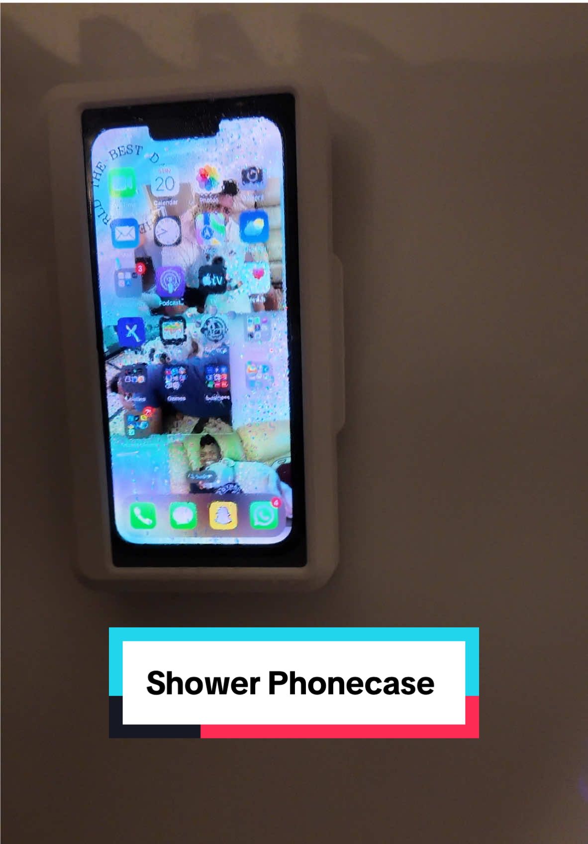 Now I dont want to leav the shower! 😆 #shower #phonecase #waterproof #showers #phoneaccessories #phoneholder #ttshop #showercase #waterproofphonecase #showerproducts #TikTokShop #productreview 