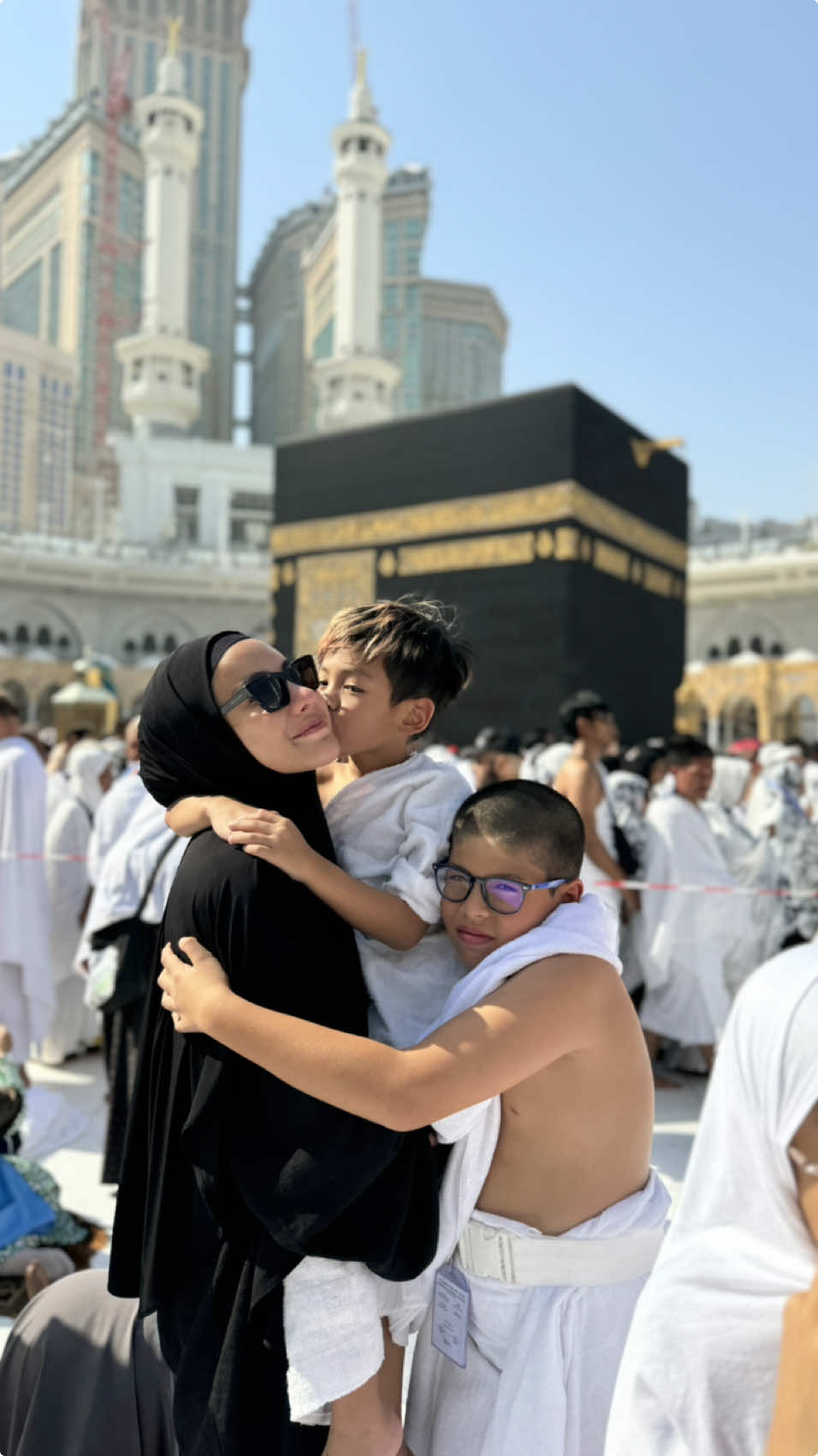 alhamdulillah masih diberi kesempatan melaksanakan ibdah umroh bersama keluarga, anak-anak dan jamaah umroh @sstravelindonesia Terima kasih kak @SHELLA SAUKIA dan @SS Travel Indonesia 