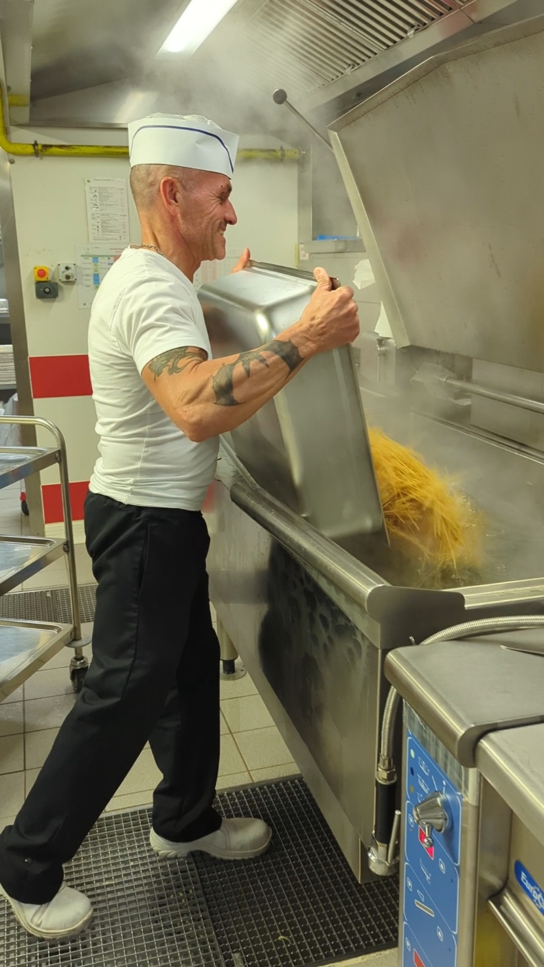 20kg de spaghetti 🔥💪😜🥰#cuisine #restauration #Gard 30#collectivité @Villaret @Cheffe cuisine 🧑‍🍳 