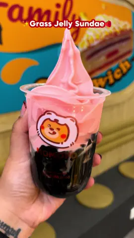 ICE CREAM SUNDAE CUMA 10RIBU AJA?! 😱😱😱 ✨ Grass Jelly Sundae ✨ Yuk buruan dapetin harga spesial ini cuma di store Momoyo terdekat 🤩🥳 #momoyo #momoyoicecream #icecreamsunday #momoyoindonesia #icecream #grassjelly 