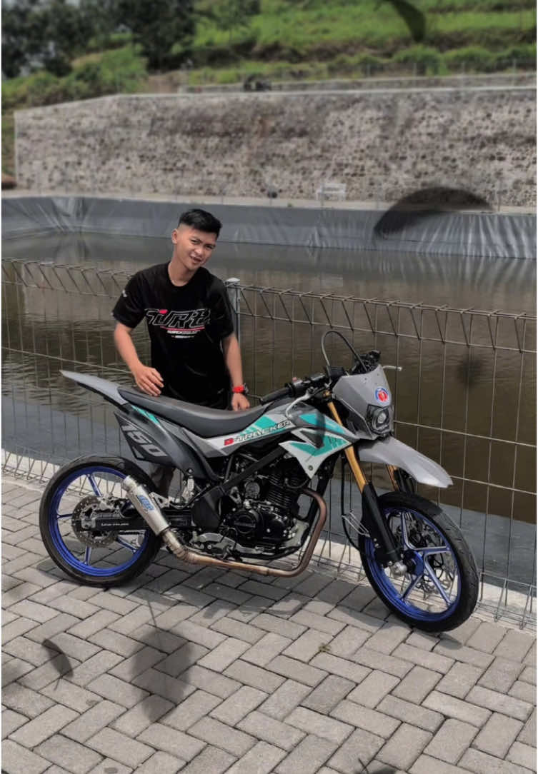 Sritt🙌 #supermotoherex #surex #surexgank #dtracker #herexstyle #xyzbca #foryour #fypシ゚ #fyppppppppppppppppppppppp 