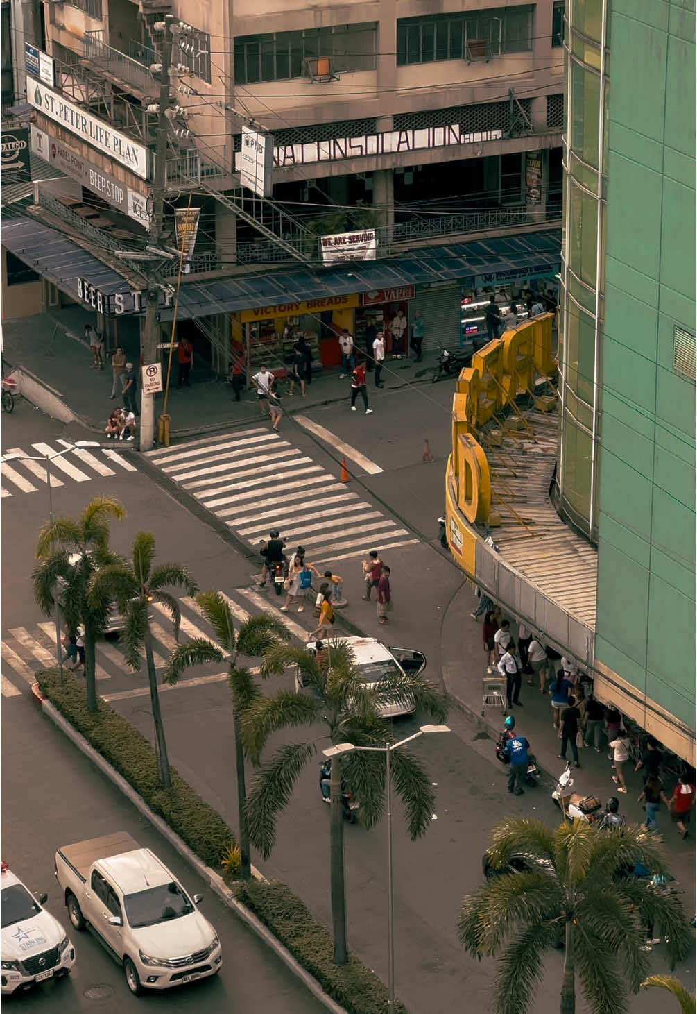 P U R E G O L D    C U B A O  . . . . #manilaencounters #manila #cinematic #cinematography #maynila #pinas #pilipinas #pinoy #pinay #ofw #owlife #manilaphilippines #commuterlife #commuters #commuter #Irt #mrt #broadwaycentrum #gilmore #greenhills #studentlife #jruiz #sanjuan #feu #ceu #ust #uemanila #streetsofmanila #snapcoph #sanjuan #snapcoph #snapco #cubao #ptuazon #alimall #timesquare #puregoldcubao @Puregold Price Club, Inc. 