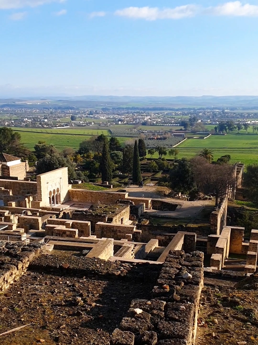 Medina Azahara: Declarada Patrimonio de la Humanidad por la UNESCO en 2018. 🏛Medina Azahara, la fastuosa y misteriosa ciudad que Abd-al Rahman III mandó construir a los pies de Sierra Morena, a ocho kilómetros de Córdoba capital, encierra, incluso en su nombre, historias legendarias. #cordoba #medinaazahara #andalucia #spain #travel