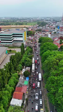 Mending cape ngejar cita cita, daripada ngejar orang yang ga cinta. 🤏🗿 #bitung #cikupa #tangerang #banten #traffic #feed #aerial #fyp #fypage 