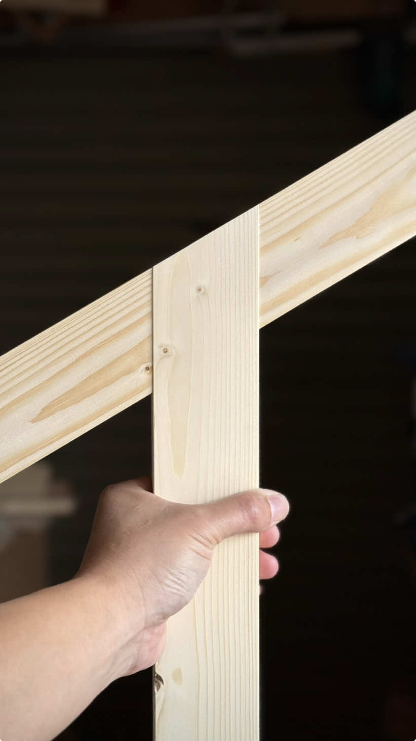 I made a diagonal half-lap joint using a trimmer. #woodworking #woodworkingtips #DIY #jig