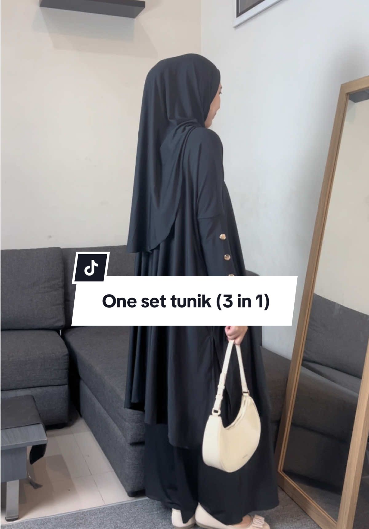 Setelan tunik (3in1) Jadi udah lengkap atasan tunik + celana kulot + hijab!! Praktiss bangett wajib sih punya 1 di lemari 🤗🤗 #oneset #onesettunik #oneset3in1 #sethijab #settunik #setkulot 