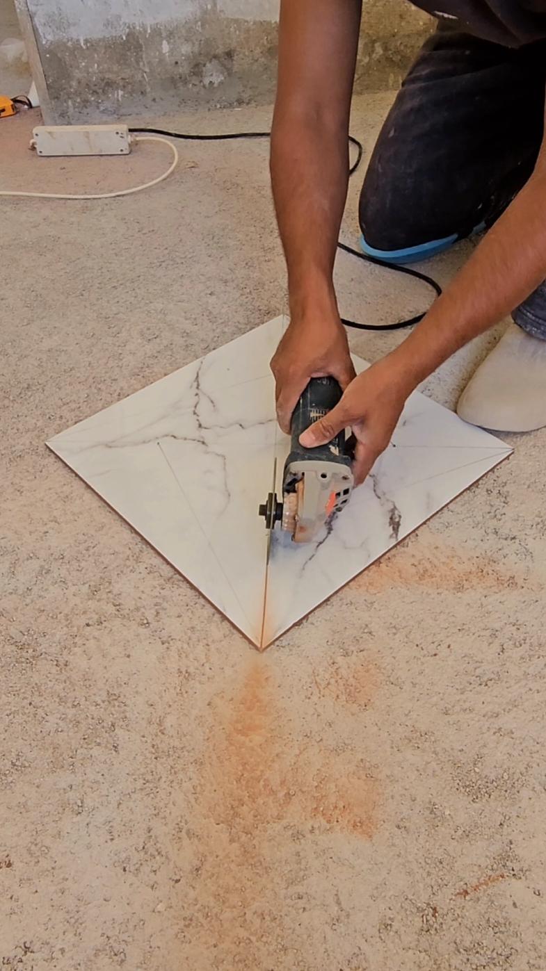 New and creative ideas for cutting tiles 😜 #ceramica #Construction #Tiles #workout 