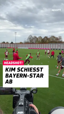 Und plötzlich lag Rapha Guerreiro im Abschlusstraining der Bayern auf dem Boden 😅 #sport1 #sport1news #guerreiro #fcbayern #fcb #bayern #kim #championsleague #totalvideo