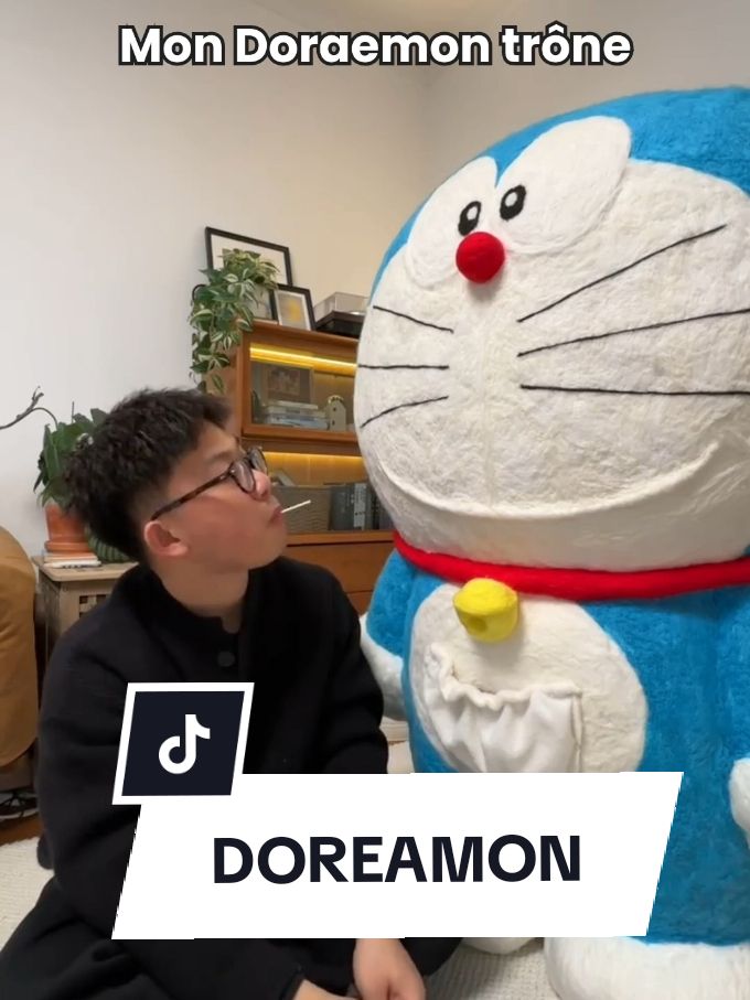 Découvrez comment j'ai transformé une simple boîte en carton en un adorable Doraemon géant !  Suivez-moi dans ce projet DIY magique, de la sculpture à la création de sa poche magique. C'est comme avoir un morceau de mon enfance à la maison ! #DIY #woodworking #homemade #doraemon 