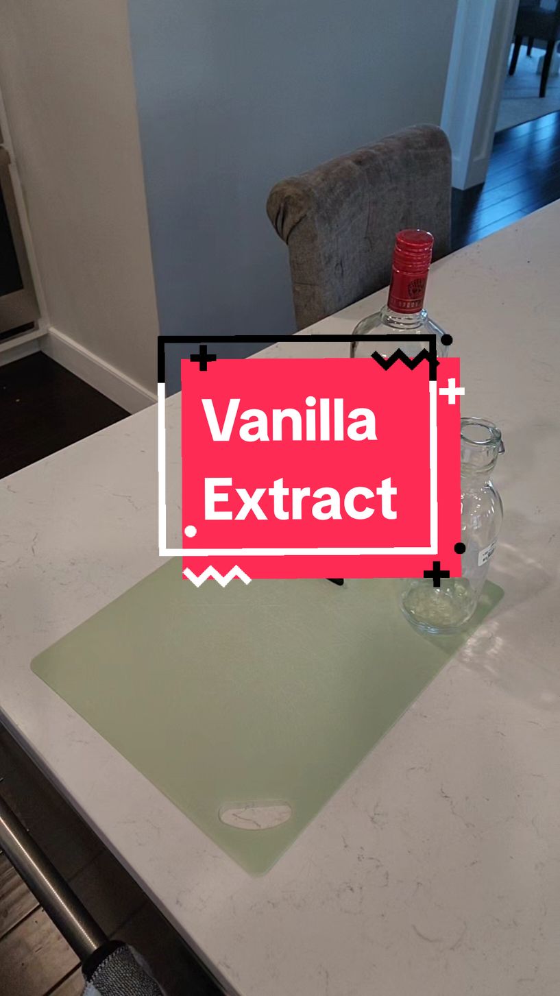 Homemade vanilla extract! Make it today so it's ready for holiday baking or gift giving ❤️