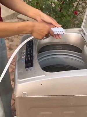 Washing machine cleaning brush. After brushing, there will be no more peculiar smell.