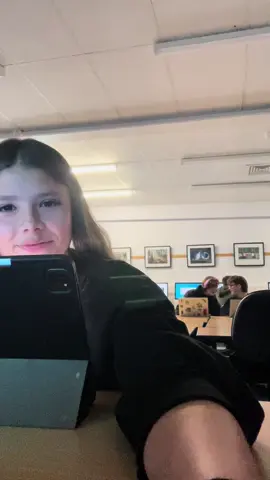 @ams_bell 😂😂 #trendingvideo #trends #fallofchairchallenge #funnyvideo 